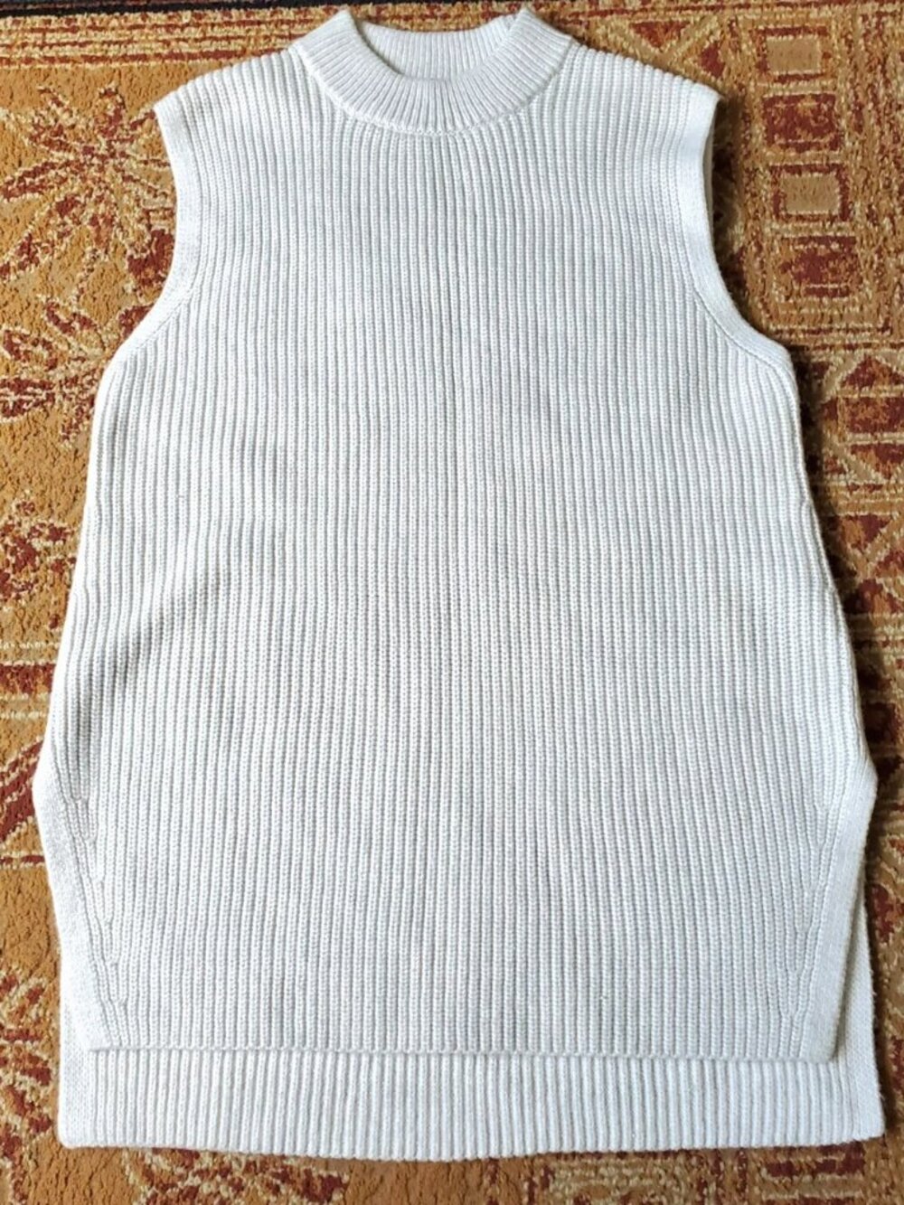 H&M WOMEN KNIT SWEATER VEST SLEEVELESS SLIT HEM SIZE S CREAM CREW NECK